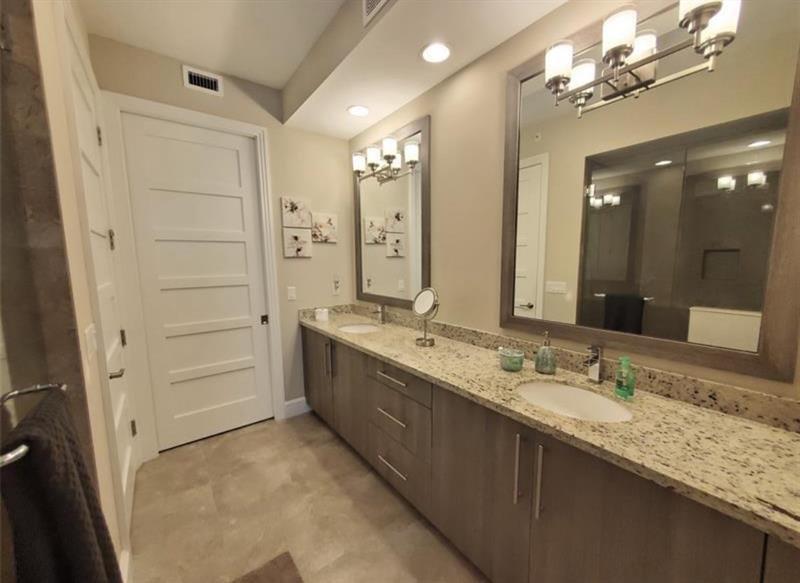 Image 13 of 29 For 4511 El Mar Dr  202