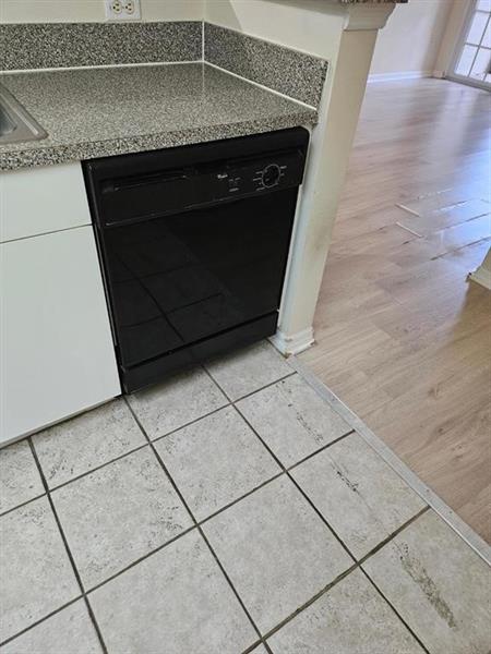 Image 12 of 16 For 5035 Wiles Rd  105