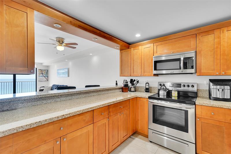 Image 18 of 50 For 400 Surf Rd  703