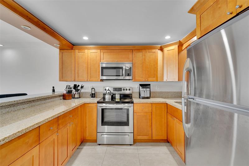 Image 19 of 50 For 400 Surf Rd  703