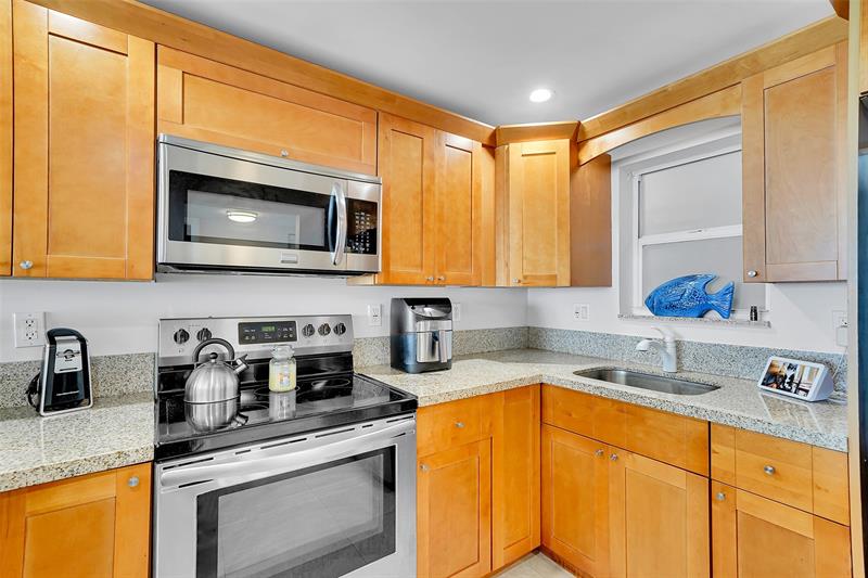 Image 20 of 50 For 400 Surf Rd  703