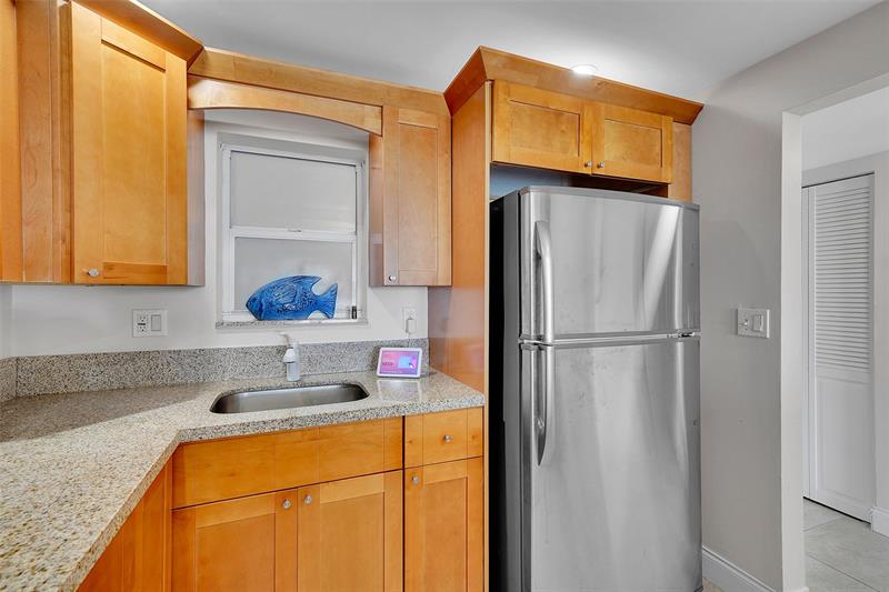 Image 21 of 50 For 400 Surf Rd  703