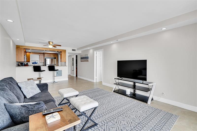 Image 27 of 50 For 400 Surf Rd  703