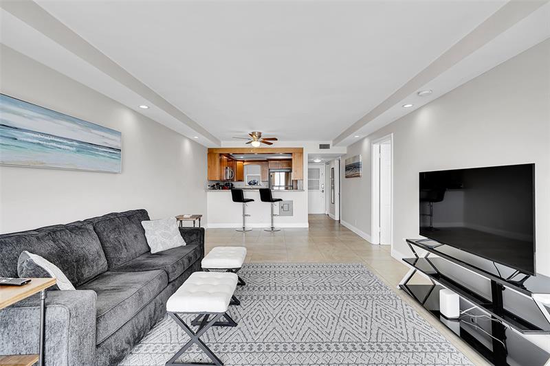 Image 28 of 50 For 400 Surf Rd  703