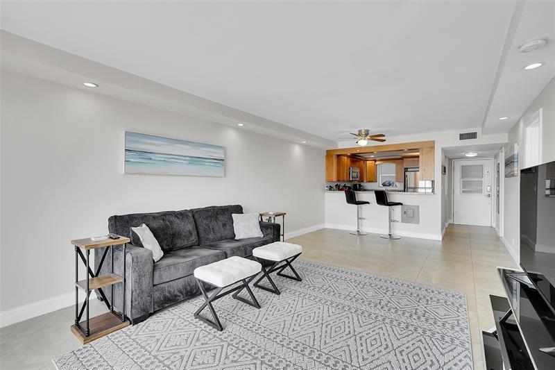 Image 29 of 50 For 400 Surf Rd  703