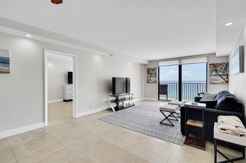 Image 32 of 50 For 400 Surf Rd  703