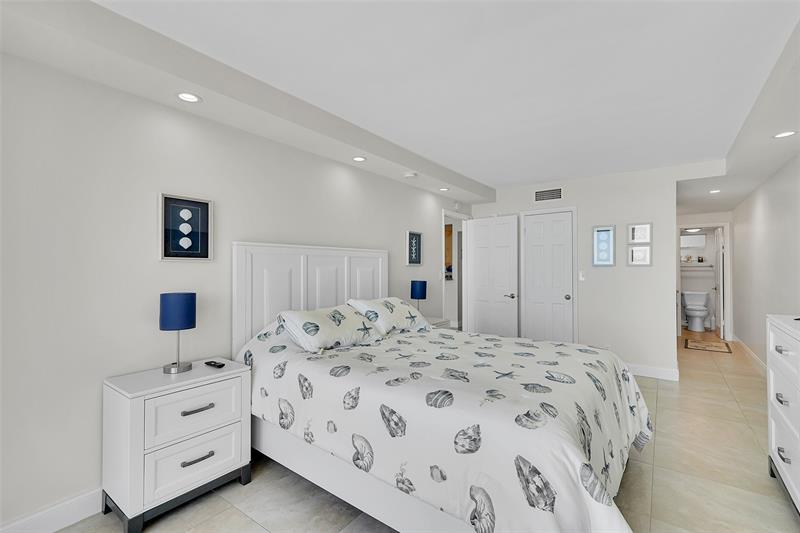 Image 36 of 50 For 400 Surf Rd  703