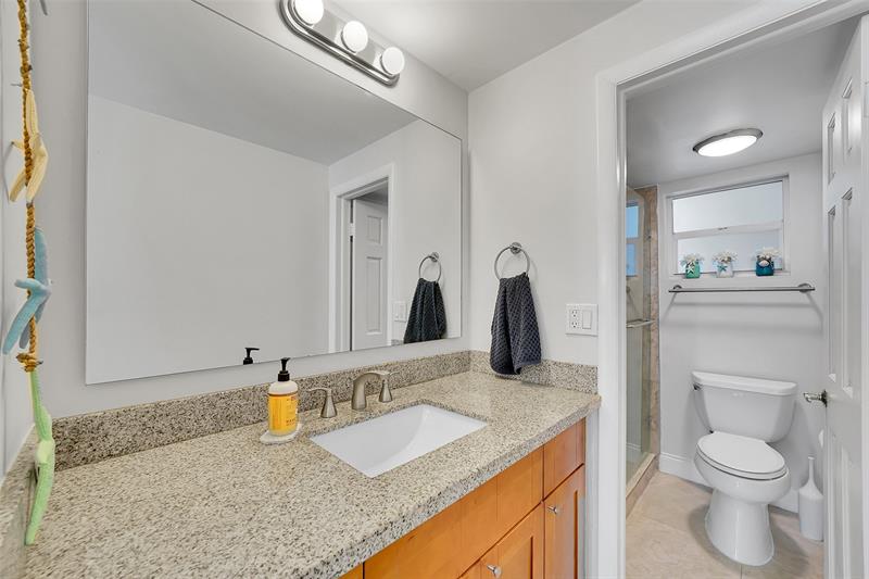 Image 37 of 50 For 400 Surf Rd  703