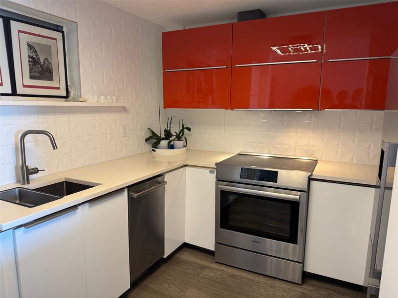 Image 6 of 20 For 2840 Ocean Blvd  704