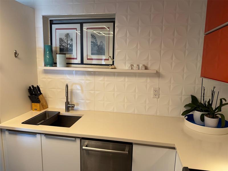 Image 7 of 20 For 2840 Ocean Blvd  704