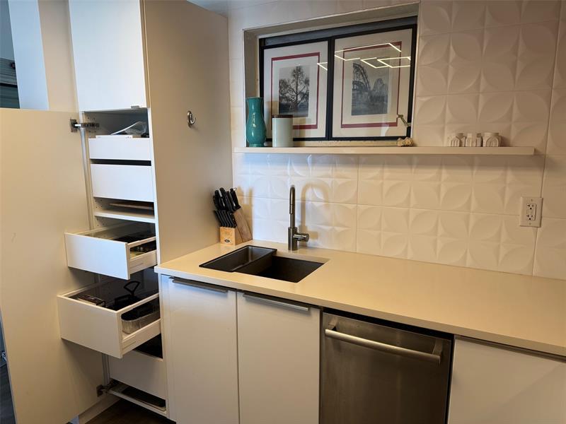 Image 8 of 20 For 2840 Ocean Blvd  704