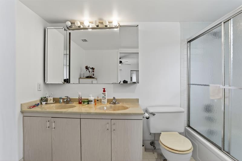 Image 17 of 31 For 2901 Victoria Cir  A1