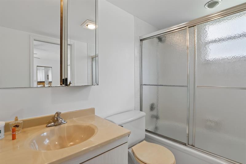 Image 18 of 31 For 2901 Victoria Cir  A1