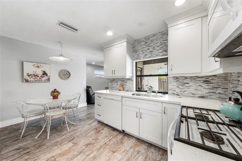 Image 10 of 27 For 11830 39th Pl