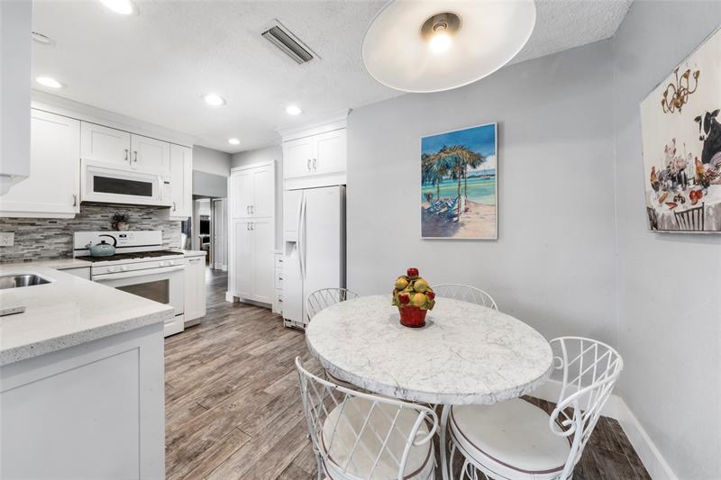 Image 11 of 27 For 11830 39th Pl