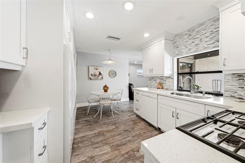 Image 12 of 27 For 11830 39th Pl