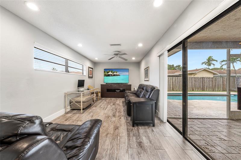 Image 14 of 27 For 11830 39th Pl