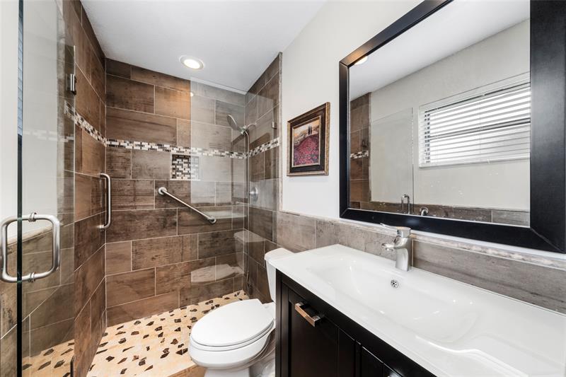 Image 17 of 27 For 11830 39th Pl