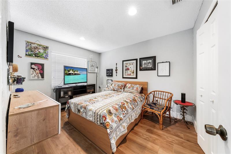 Image 18 of 27 For 11830 39th Pl
