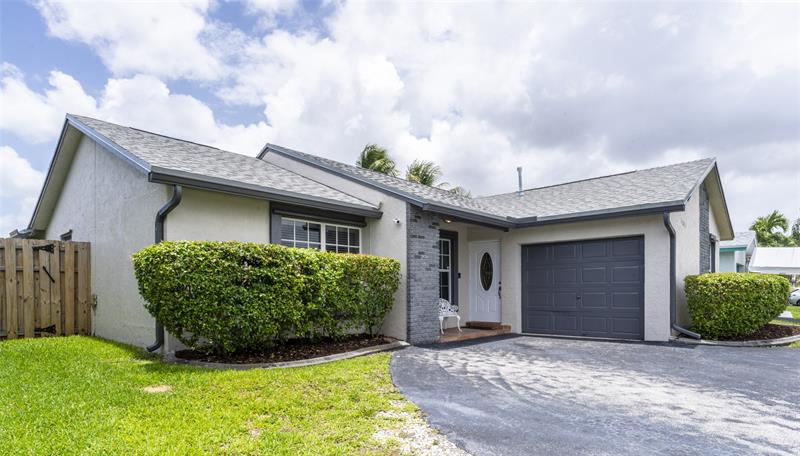 Image 3 of 27 For 11830 39th Pl