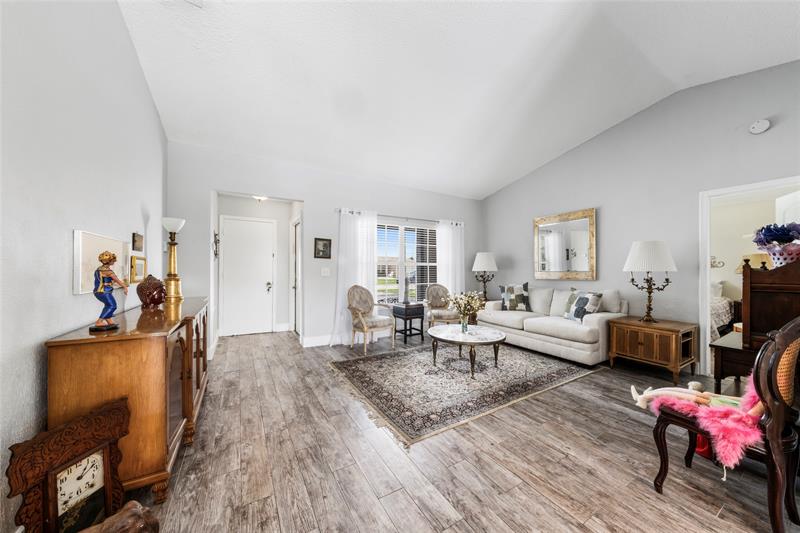 Image 6 of 27 For 11830 39th Pl