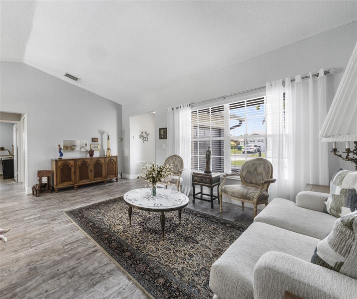 Image 7 of 27 For 11830 39th Pl