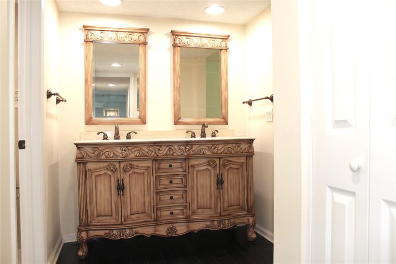 Image 16 of 22 For 1000 Ocean Blvd  5-l