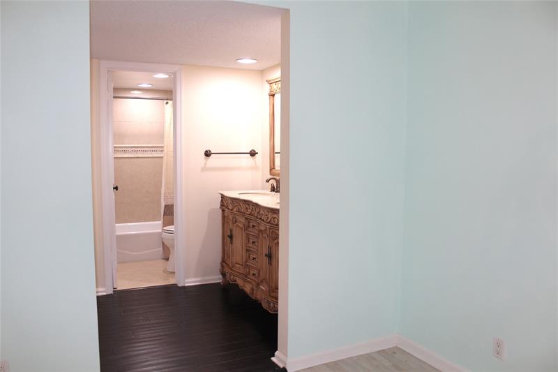 Image 17 of 22 For 1000 Ocean Blvd  5-l