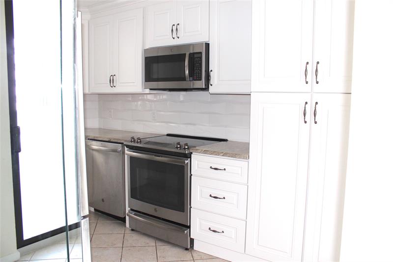 Image 5 of 22 For 1000 Ocean Blvd  5-l