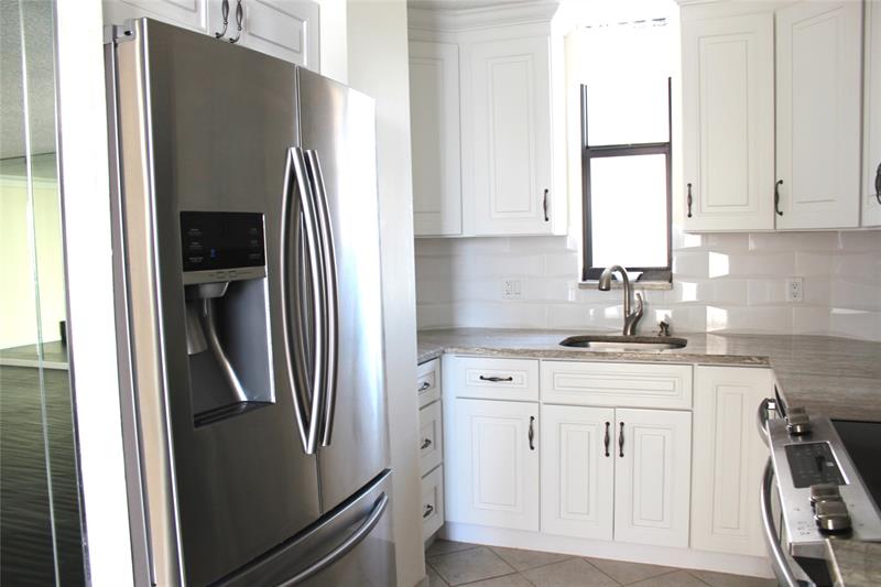 Image 7 of 22 For 1000 Ocean Blvd  5-l