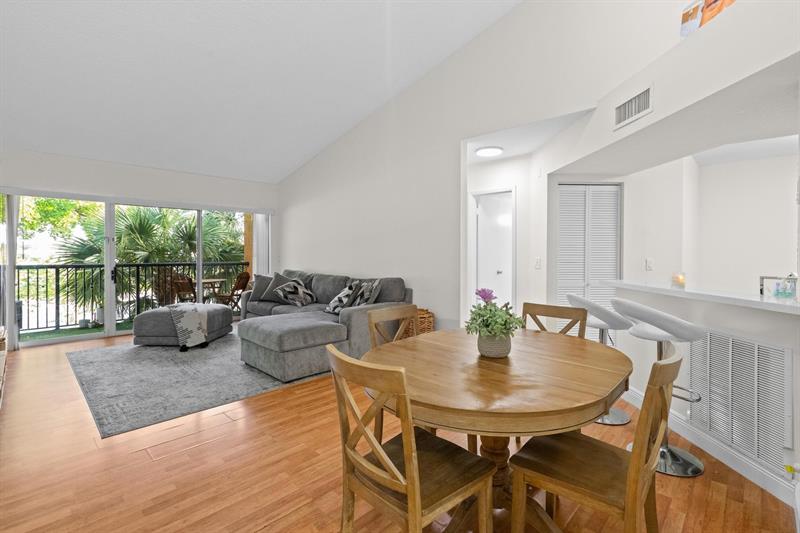 Image 10 of 58 For 8851 Wiles Rd  305