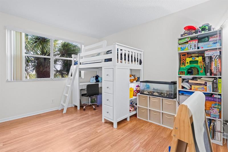 Image 20 of 58 For 8851 Wiles Rd  305