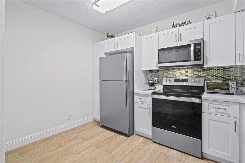 Image 3 of 58 For 8851 Wiles Rd  305