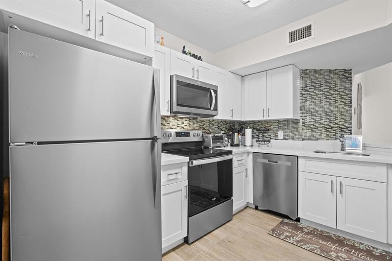 Image 4 of 58 For 8851 Wiles Rd  305