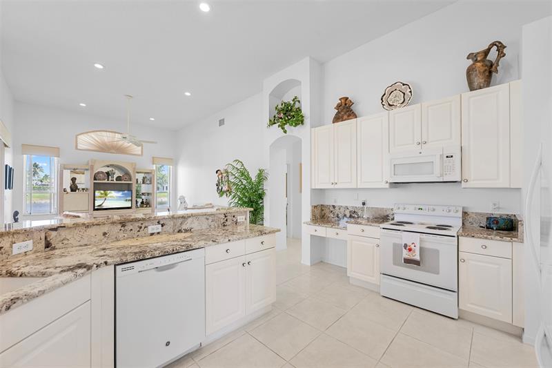 Image 10 of 32 For 10307 Lexington Estates Blvd