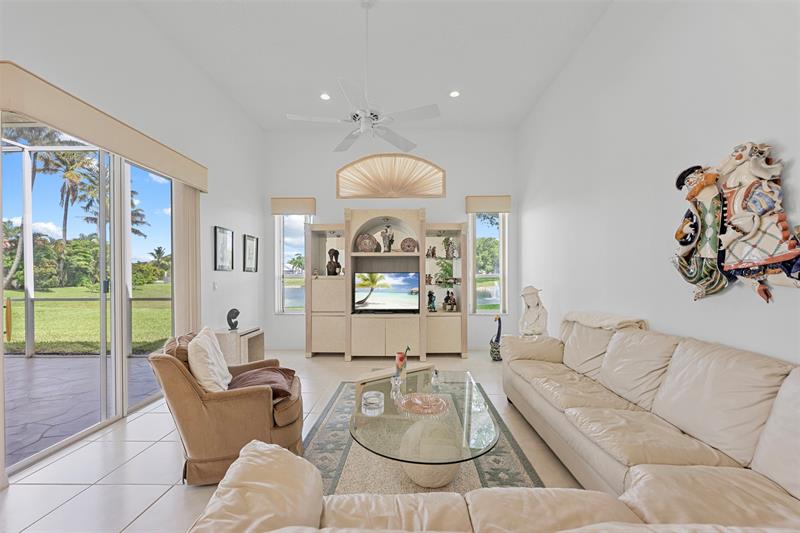 Image 11 of 32 For 10307 Lexington Estates Blvd