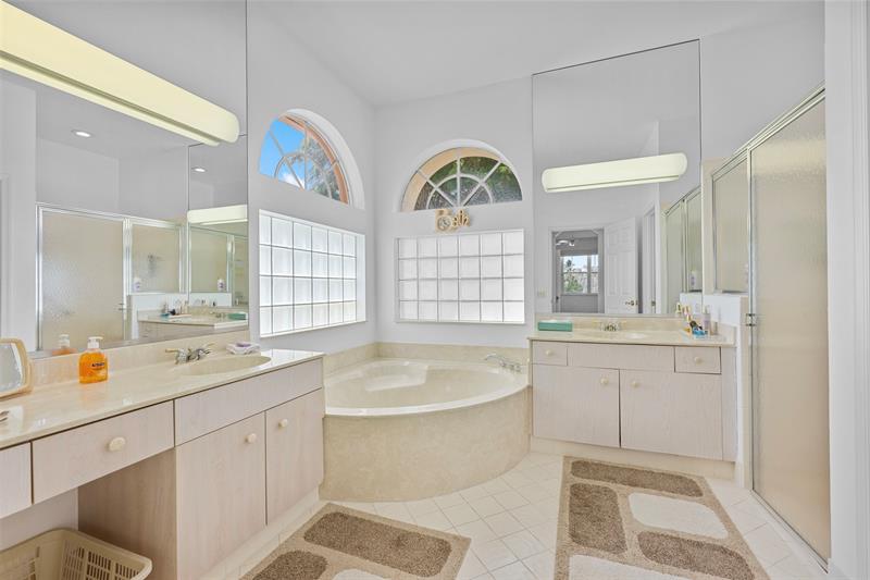 Image 14 of 32 For 10307 Lexington Estates Blvd