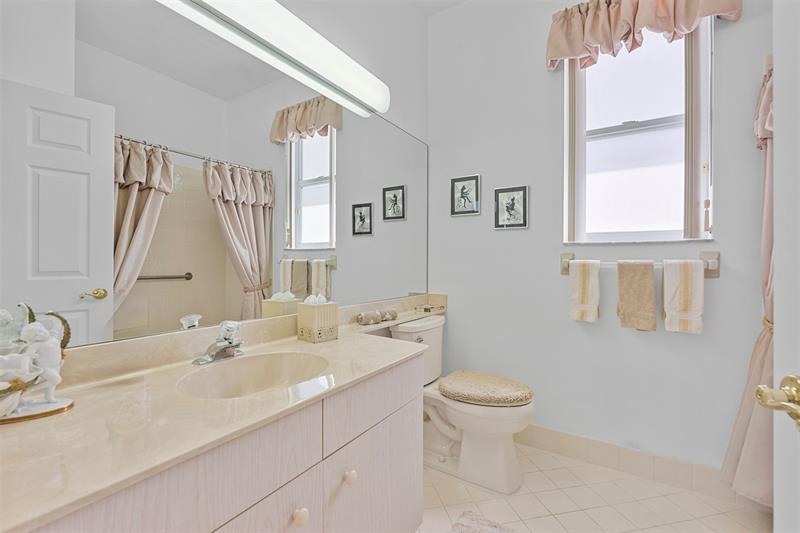 Image 17 of 32 For 10307 Lexington Estates Blvd
