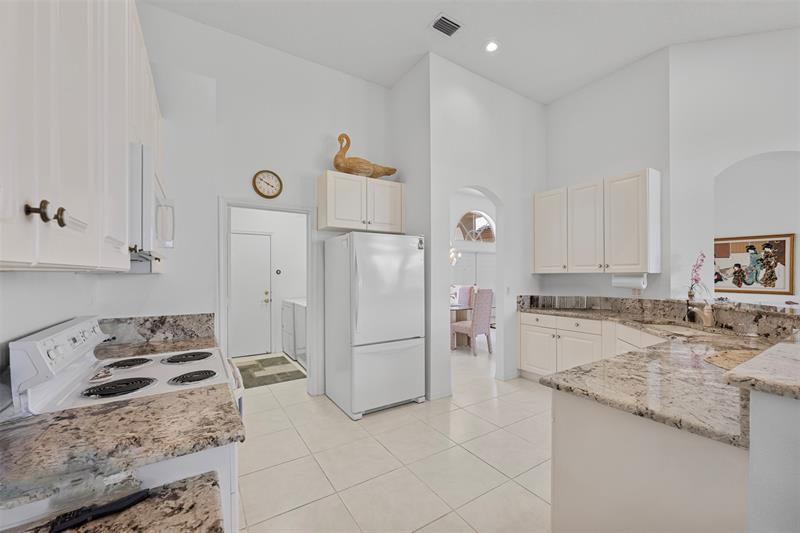 Image 18 of 32 For 10307 Lexington Estates Blvd