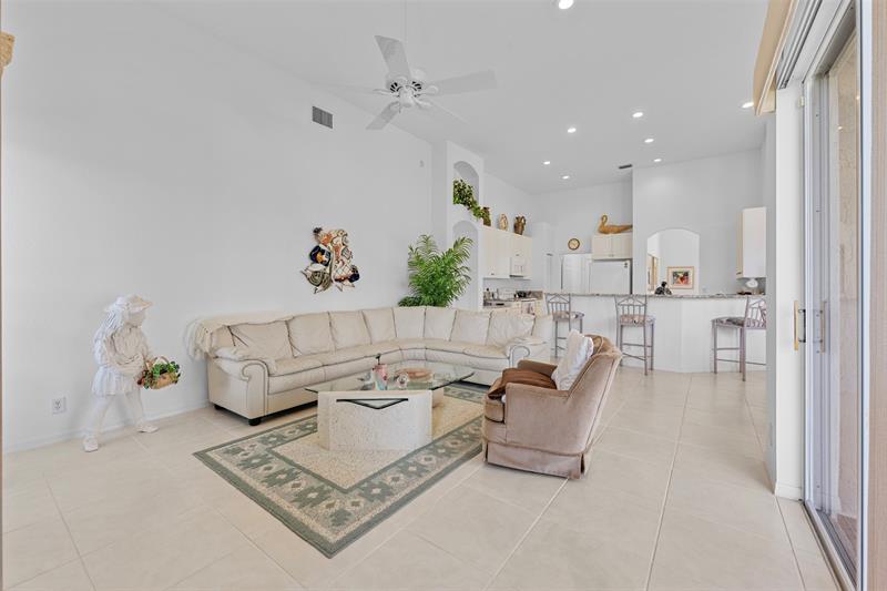 Image 6 of 32 For 10307 Lexington Estates Blvd