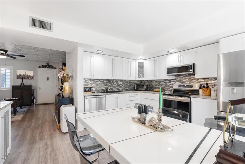Image 12 of 40 For 5220 Las Verdes  118
