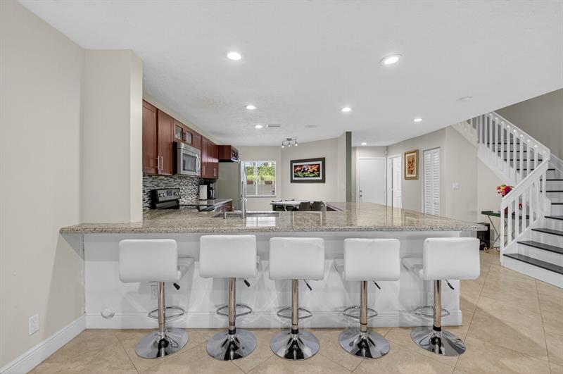 Image 13 of 47 For 6037 Old Court Rd  908