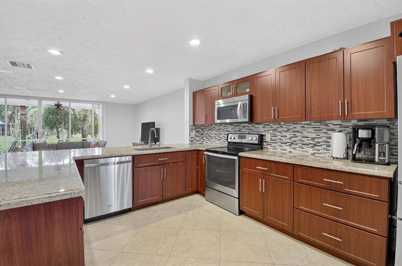 Image 16 of 47 For 6037 Old Court Rd  908