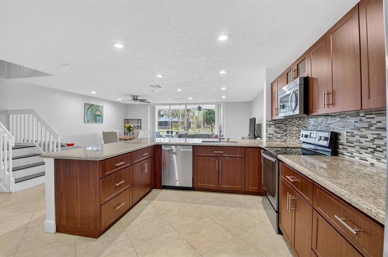Image 17 of 47 For 6037 Old Court Rd  908