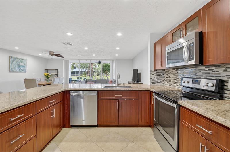 Image 18 of 47 For 6037 Old Court Rd  908