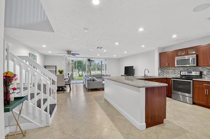 Image 8 of 47 For 6037 Old Court Rd  908