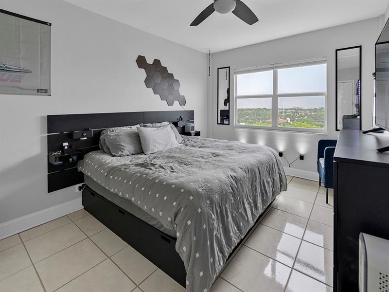 Image 16 of 26 For 2555 11th St  708
