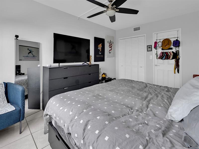 Image 17 of 26 For 2555 11th St  708