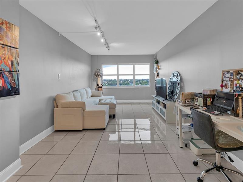Image 5 of 26 For 2555 11th St  708