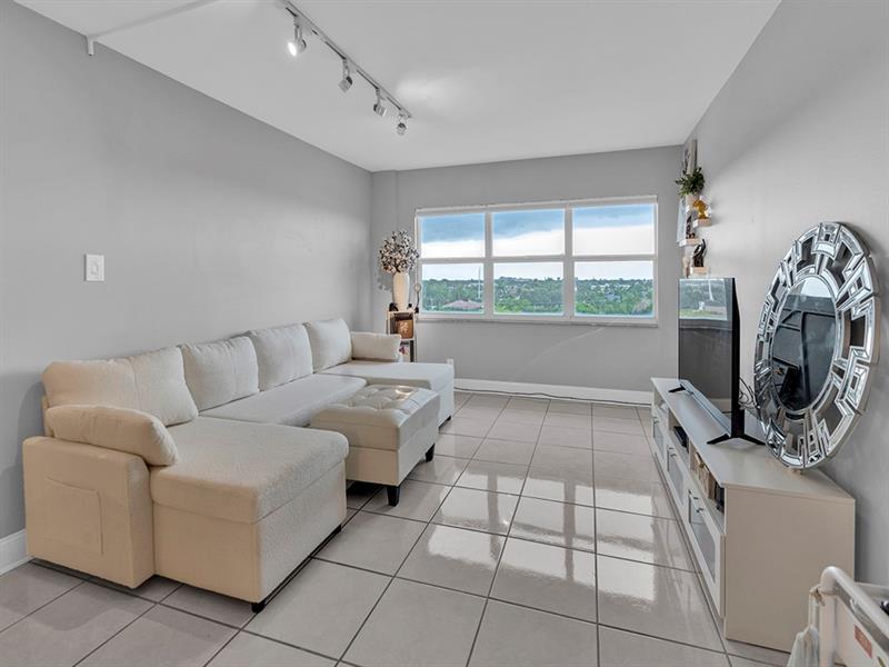 Image 6 of 26 For 2555 11th St  708